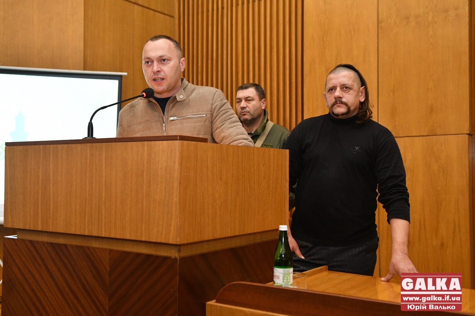 “Міськрада сприяє нам, але ближче до виборів ви робите неприємні кроки”, – атовці звернулися до франківських депутатів