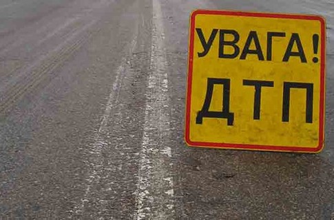 У селі на Калущині п’яний водій на швидкості збив двох людей. Пішоходи з численними травмами у лікарні