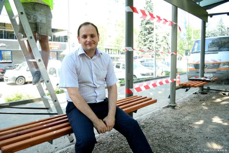 Франківська мерія віддала 1,4 млн грн за встановлення зупинок новоствореному ФОПу без досвіду