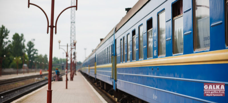 Внаслідок обстрілів ряд поїздів через Франківщину запізнюються