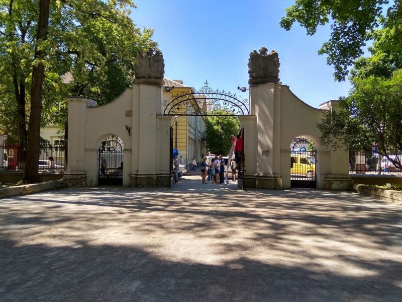 “Шлюб за добу” відтепер можна відсвяткувати у “Палаці Потоцьких”, і навіть провести там ніч