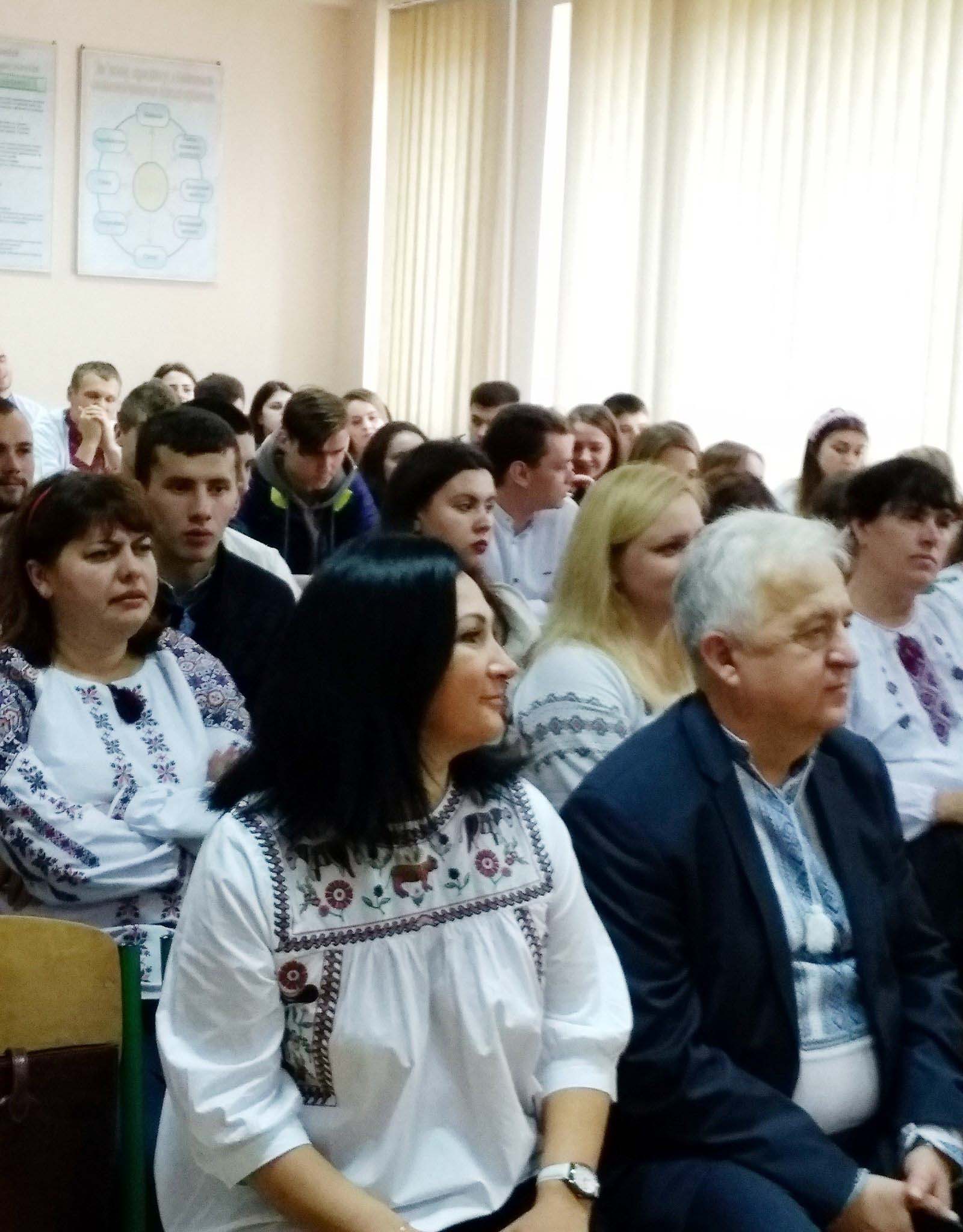Франківські студенти святкували День банкіра у вишиванках (ФОТО)