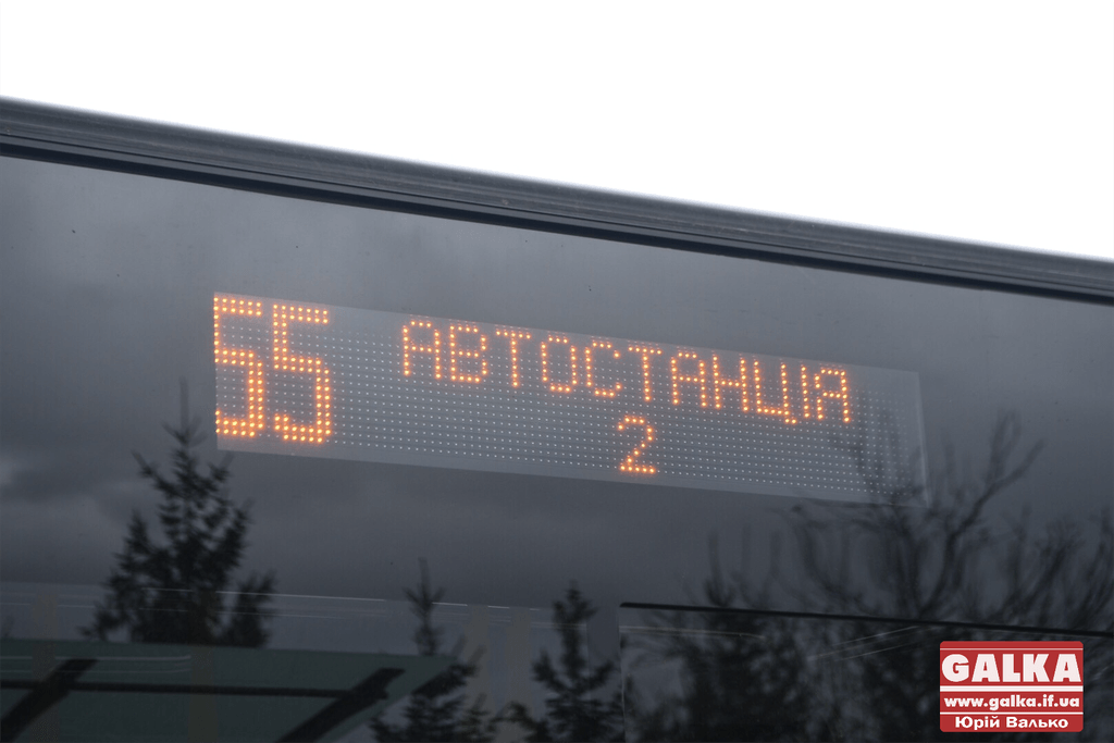 У Франківську перед Великоднем і на поминальні дні пустять більше транспорту до кладовища