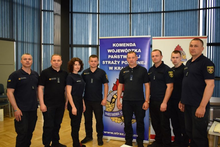 Прикарпатські рятувальники проходять навчання у Польщі (ФОТО)