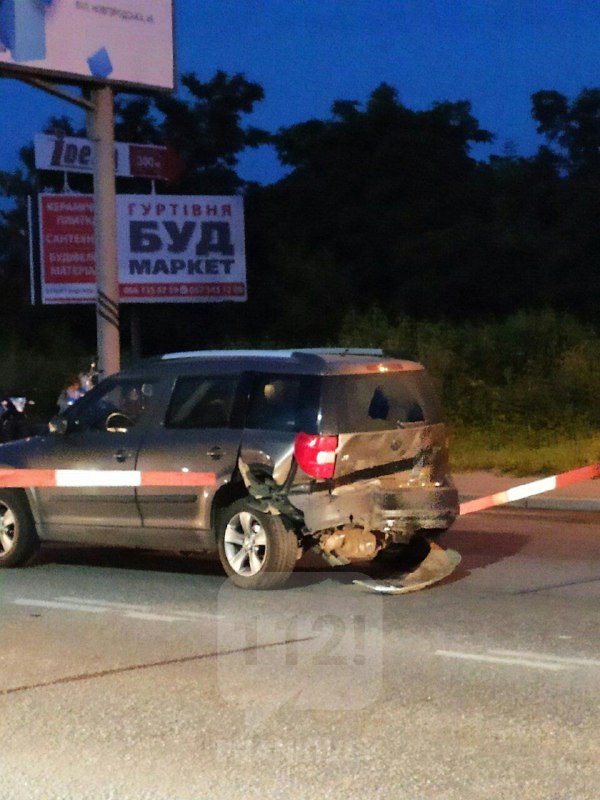 На Надрічній п’яний водій в’їхав в авто, що рухалось попереду (ФОТО, ОНОВЛЕНО)