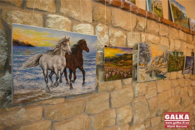 Виставку робіт безпритульного прикарпатця влаштували у серці Франківська (ФОТО)