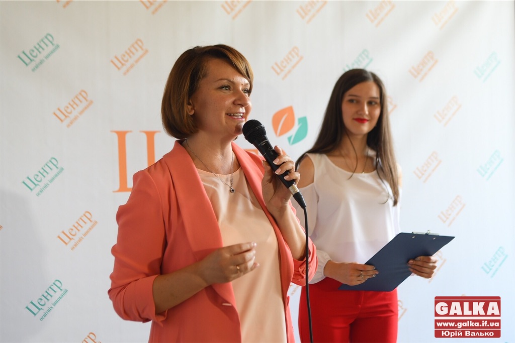 Франківська депутатка Савчук – у десятці найстильніших у Верховній Раді (ФОТО)