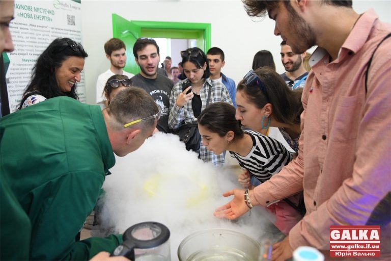 Майстер-класи, тренінги та зустрічі з селебрітіс: у Франківську відкрили Центр освітніх інновацій (ФОТО)