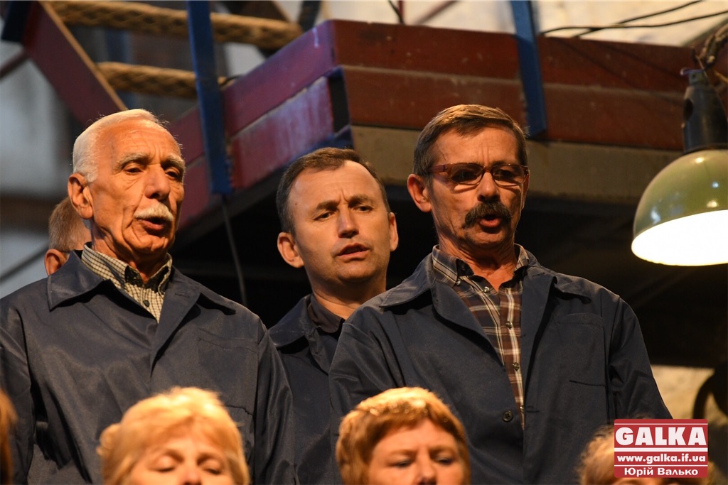 Знаменитий хор “Теплокомуненерго” припинив своє існування. Творці відомого фільму готові допомогти комунальникам