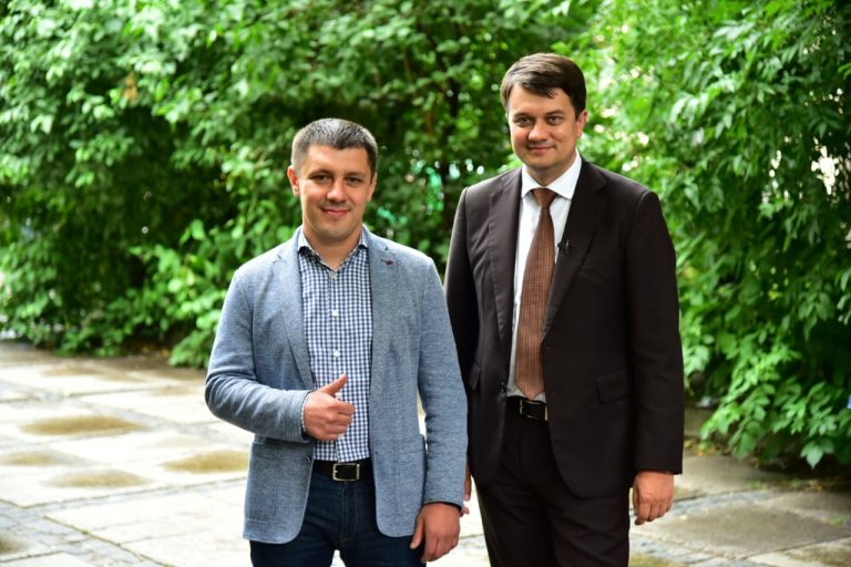 Лише Прощук Едуард представляє нашу партію в окрузі, – голова «Слуги народу» Дмитро Разумков (ВІДЕО)