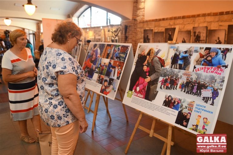 Вони не зламалися: в Івано-Франківську у світлинах показали життя переселенців (ФОТО)