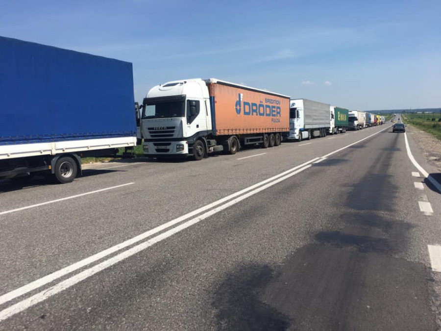 Аби зберегти дороги, на Франківщині посилено контролюватимуть пересування вантажівок