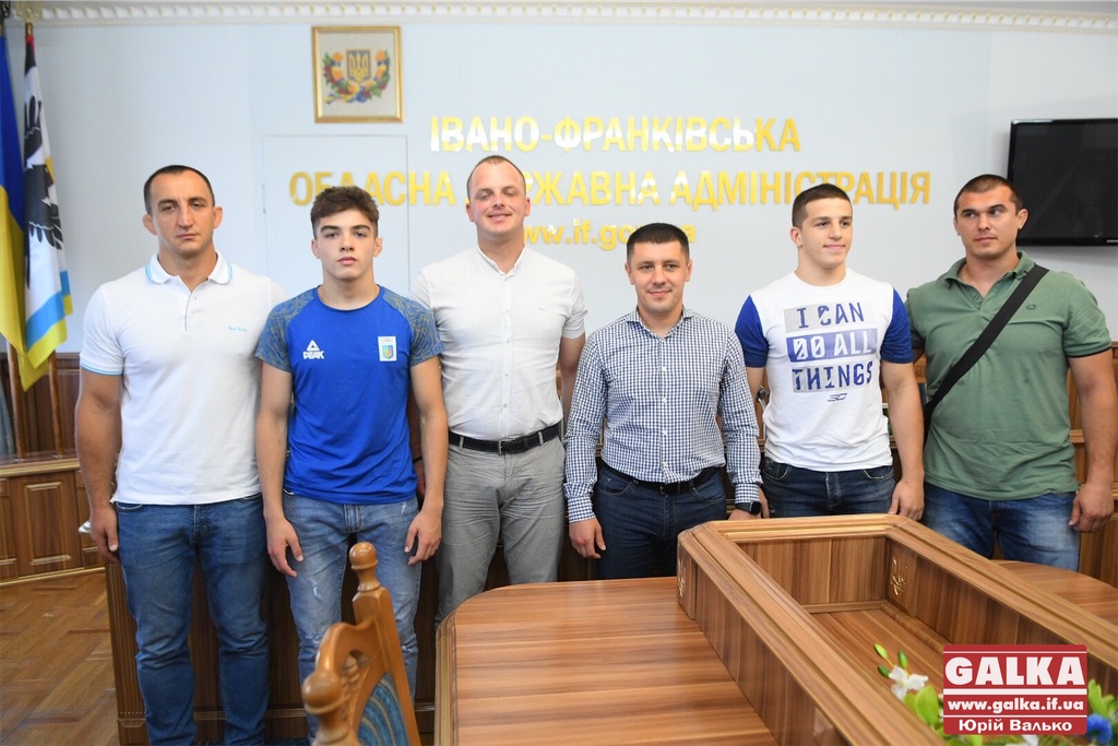 Прикарпатські борці розповіли, як здобули бронзові медалі на чемпіонатах світу та Європи (ФОТО)