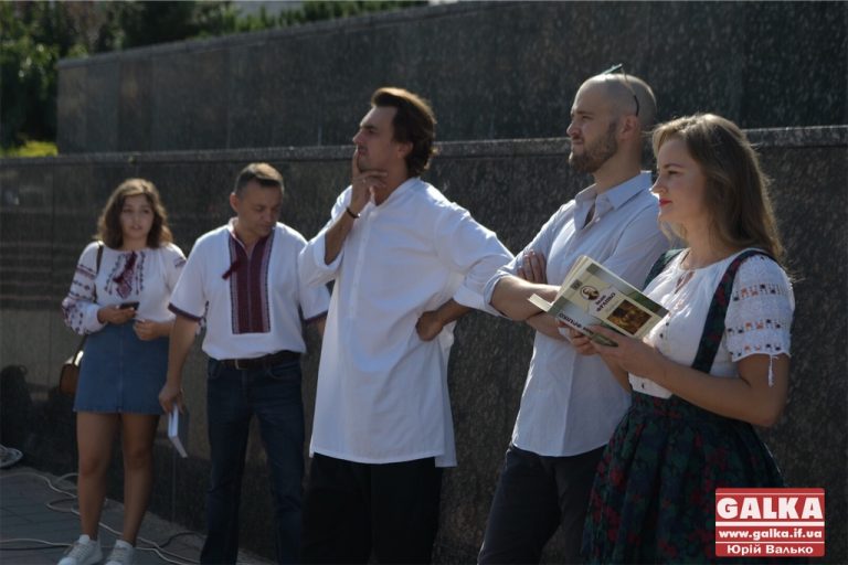 В обласному центрі просто неба читали поезії Івана Франка (ФОТО)