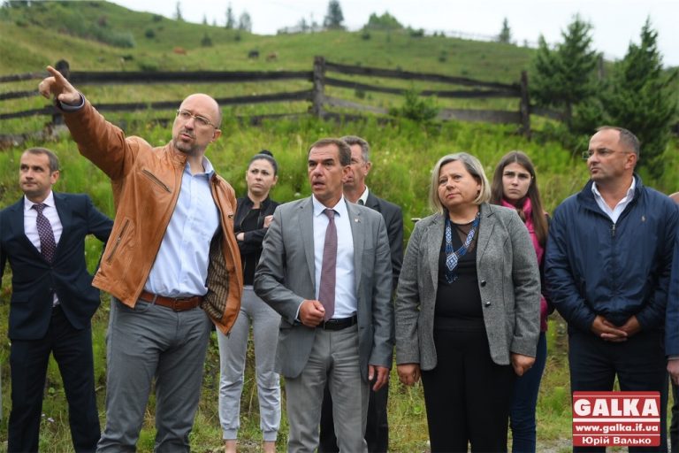 Потенціал є, але його погано доносять, – Шмигаль про розвиток туризму на Верховинщині (ФОТО)