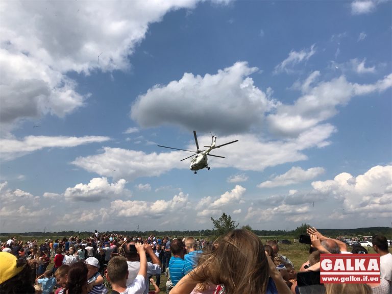 Президент на гелікоптері помилувався пейзажами Прикарпаття (ВІДЕО)