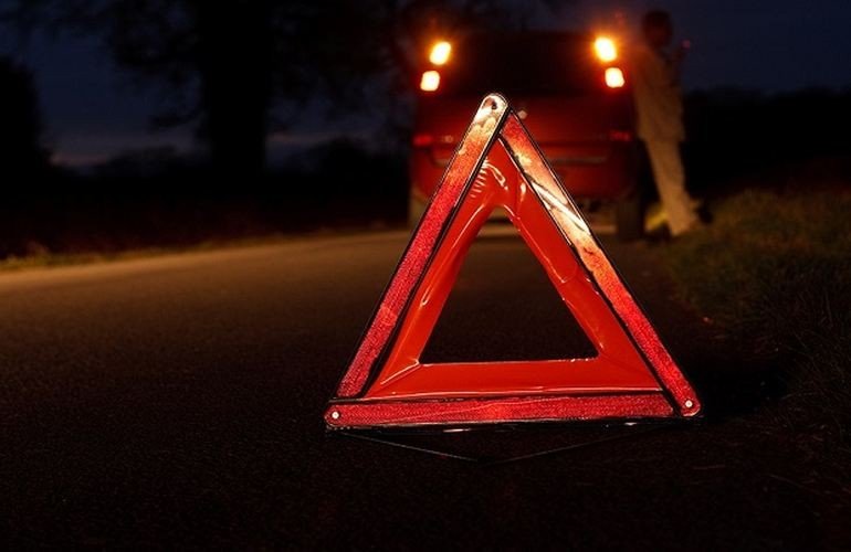 У Галицькому районі авто збило двох людей, потерпілі – у лікарні