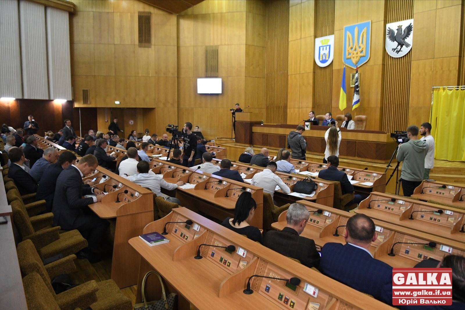 “Торгівля землею може перетворити Україну на сировинну колонію”. Депутати міськради вимагають у президента й уряду заборонити продаж землі іноземцям (ФОТО)