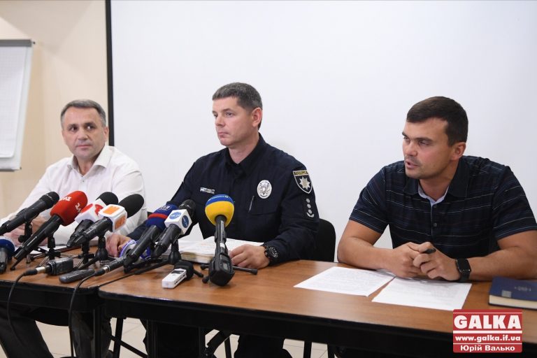 На стотисячній плантації марихуани під Косовом працювали люди без засобів зв’язку, – поліція (ВІДЕО, ФОТО)