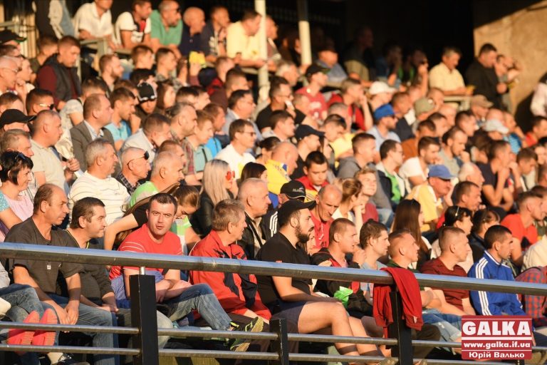Відсьогодні в Івано-Франківську дозволені матчі та чемпіонати з вболівальниками