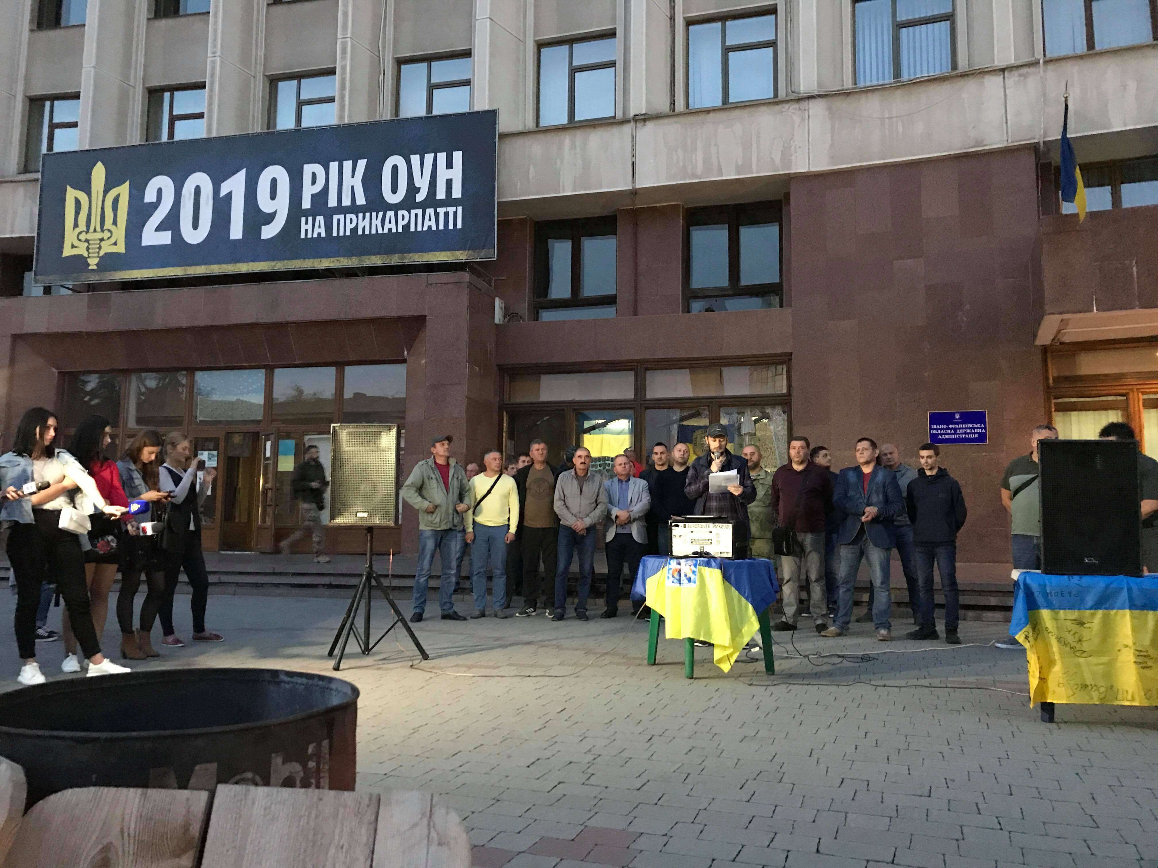 “Не ставати на коліна перед ворогом!”, – франківські атовці зібралися на віче через “формулу Штайнмаєра” (ФОТО)