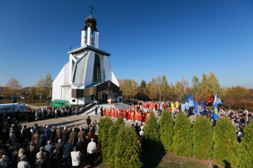 Перемога українців – у збереженні культури, традицій та пам’яті, – Шмигаль у Дем’яновому Лазу (ФОТО)
