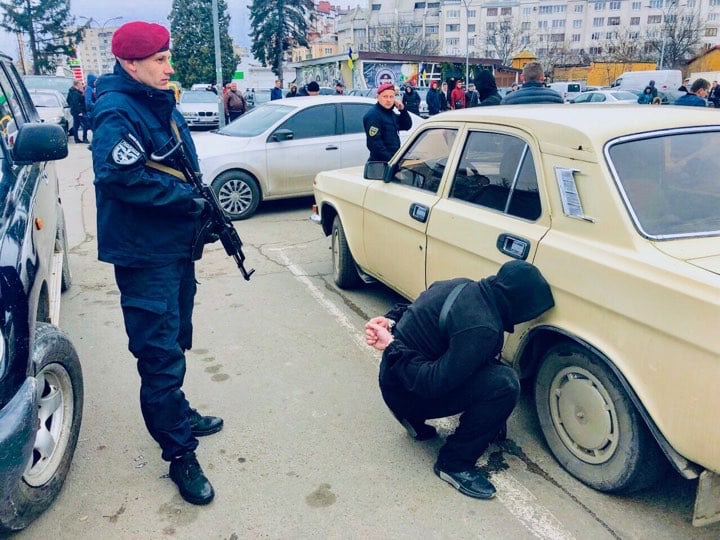 Поліція розповіла подробиці затримання квартирних злодіїв у Франківську (ФОТО, ВІДЕО)