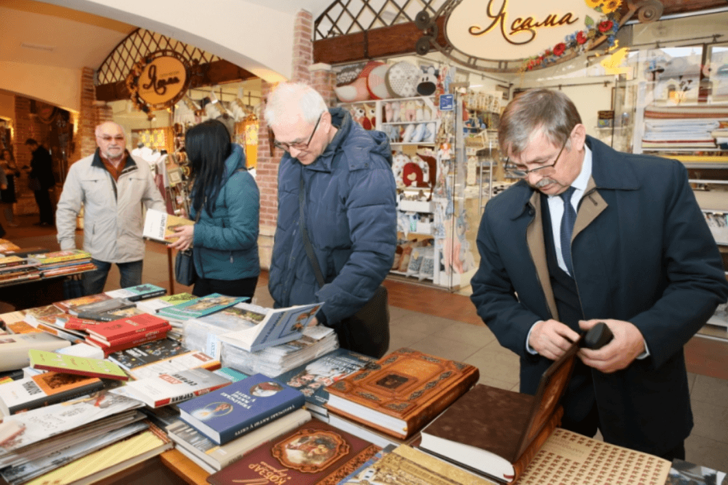 Франківський “Бастіон” наповнили українською літературою (ФОТО)