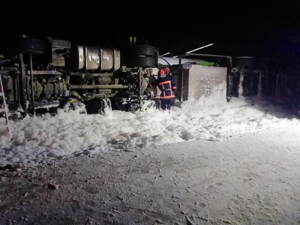 Через аварію цистерни з газом на Надвірнянщині з 15 будинків евакуювали людей