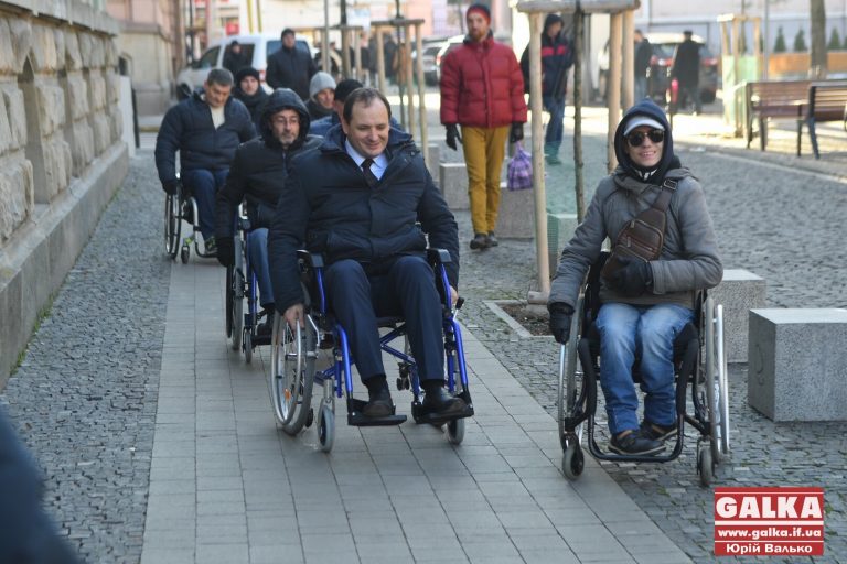 Марцінків та чиновники в інвалідному візку перевірили місто на доступність (ФОТО, ВІДЕО)