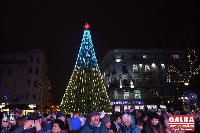 Сьогодні у Франківську засяє головна ялинка