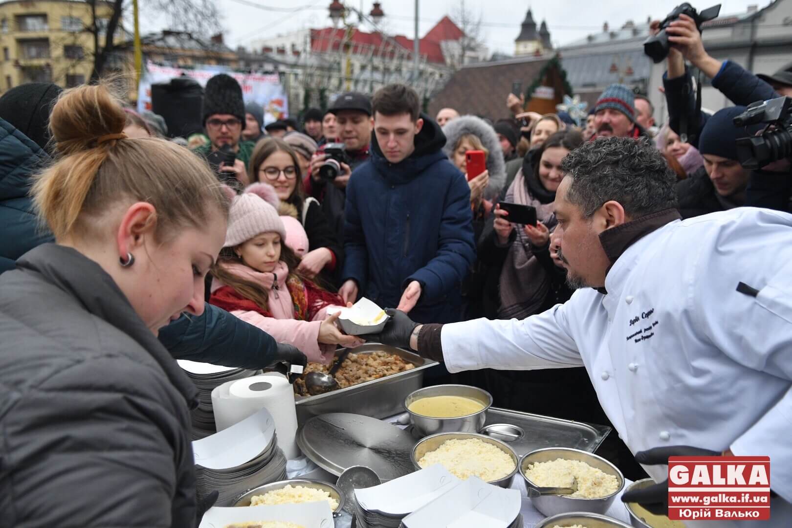 У Франківську зварили рекордні майже півтори тонни баношу (ФОТО, ВІДЕО)