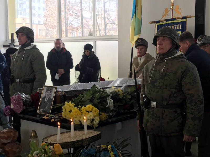 У Франківську попрощалися з почесним громадянином міста Михайлом Муликом (ФОТО)