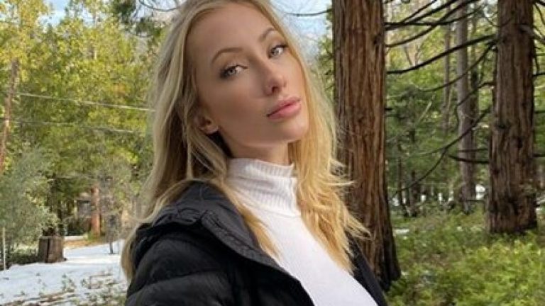 Модель продала свої оголені знімки задля боротьби із пожежами в Австралії