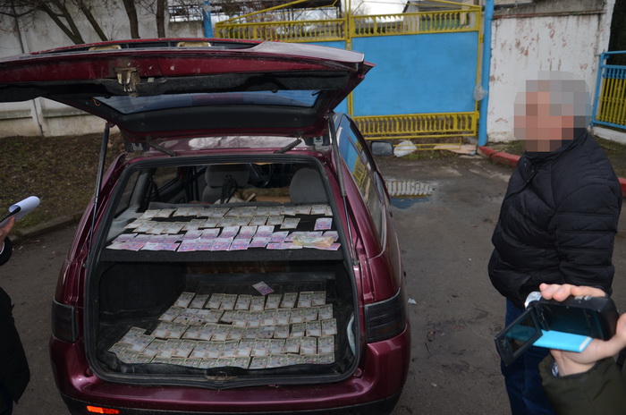 СБУ затримала франківського комунальника, котрий продавав майно громади (ФОТО)