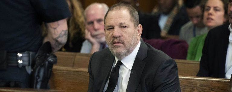 Гарві Вайнштейна визнали винним у зґвалтуванні –  йому загрожує 25 років в’язниці