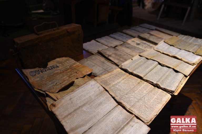 Інструкції з пропаганди та конспірації: франківський музей отримав випадково знайдений архів ОУН 50-их років (ФОТО)