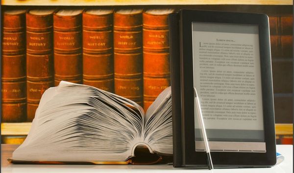 Книги з франківських бібліотек здадуть на макулатуру і замінять електронними