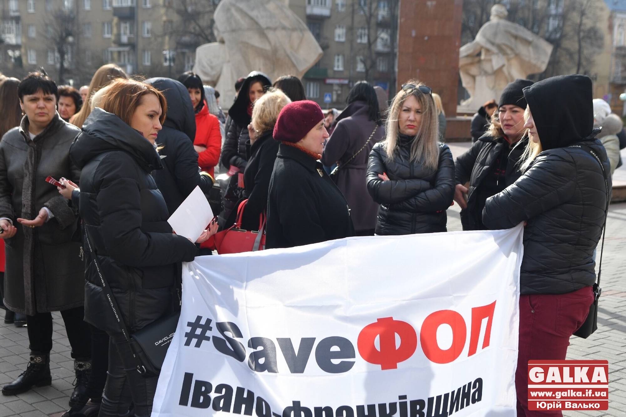 Франківські підприємці під стінами Білого дому протестують проти нової системи оподаткування (ФОТО)