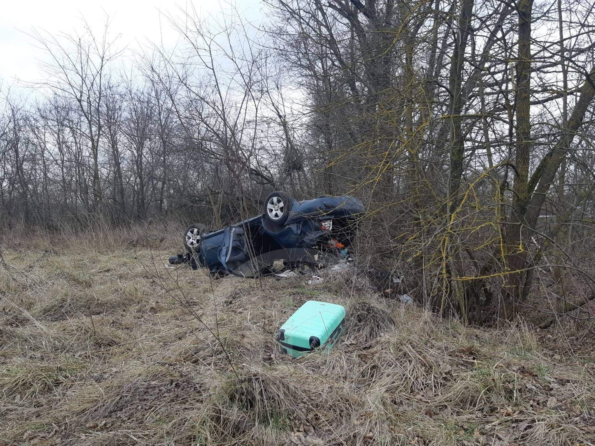 На дорозі Франківськ-Львів ДТП: від удару авто викинуло з дороги (ФОТО)