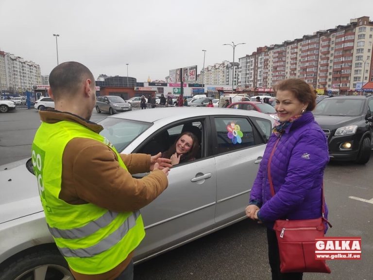 В Івано-Франківську жінки змагаються у вправності за кермом (ФОТО)