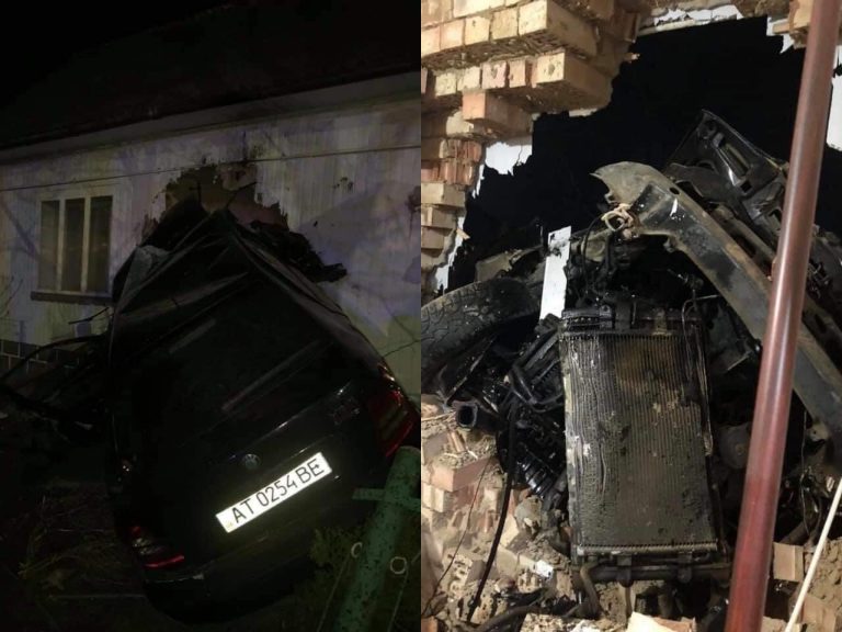 У Надвірнянському районі “Шкода” пробила діру у житловому будинку (ФОТО)