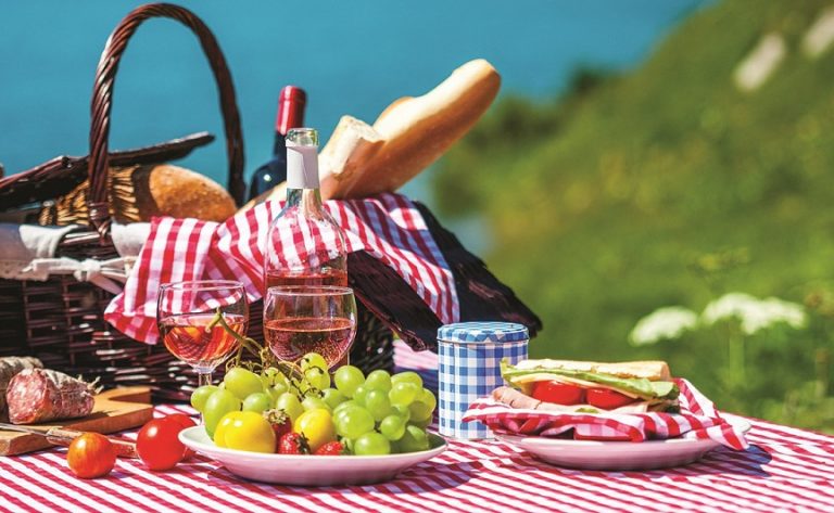 “Маєм з цим трошки катастрофу”, – на озері і в парку франківці взялися пікнікувати, обмежень не дотримуються