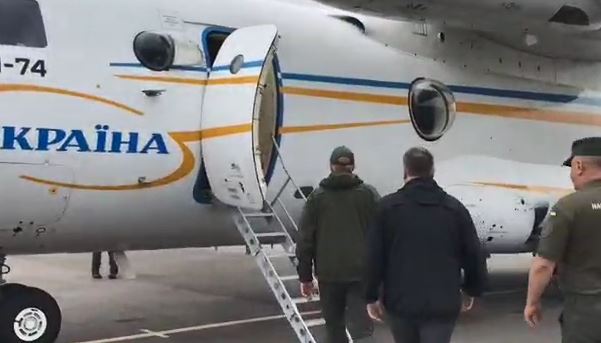 Шмигаль показав, як з Аваковим вилітає на Прикарпаття (ВІДЕО)