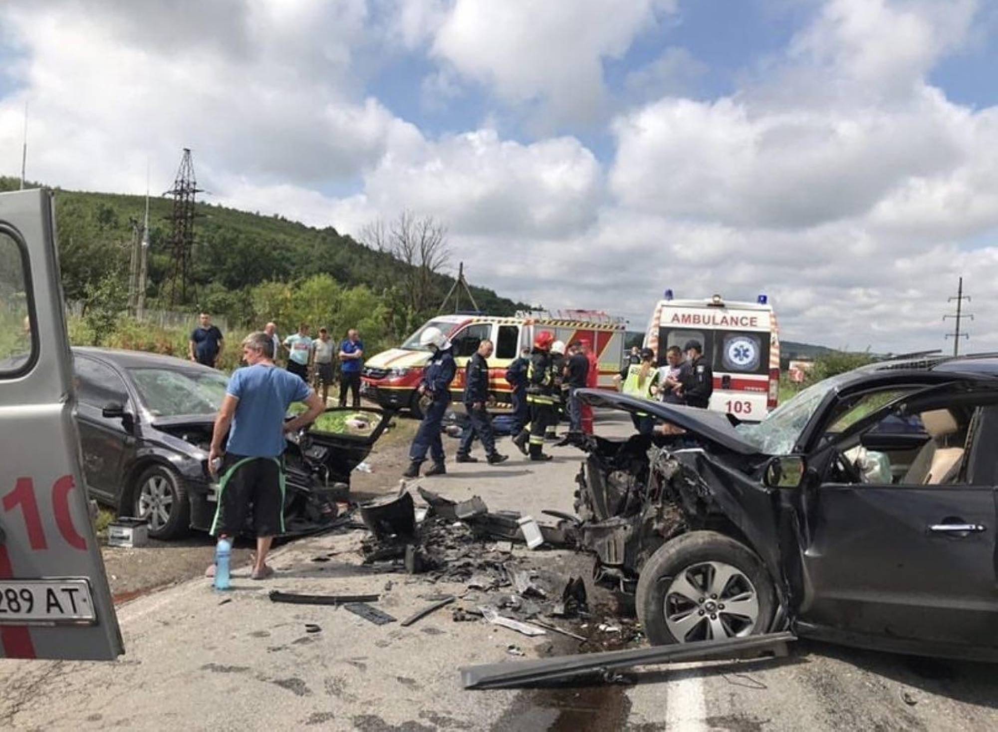 На Тлумаччині в лобовому зіткненні двох авто травмувалися діти (ФОТО, ВІДЕО)