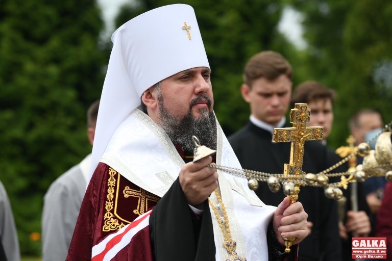 Епіфаній помолився над могилами жертв комуністичного режиму у Дем’яновому Лазу (ФОТО, ВІДЕО)