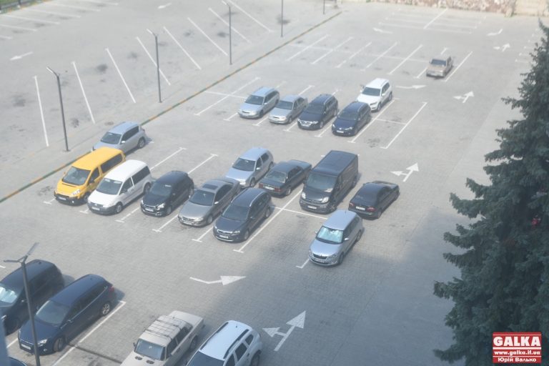 У найбільшого в області підприємства забирають землю зі стоянкою – є ризик зупинки роботи (ФОТО)