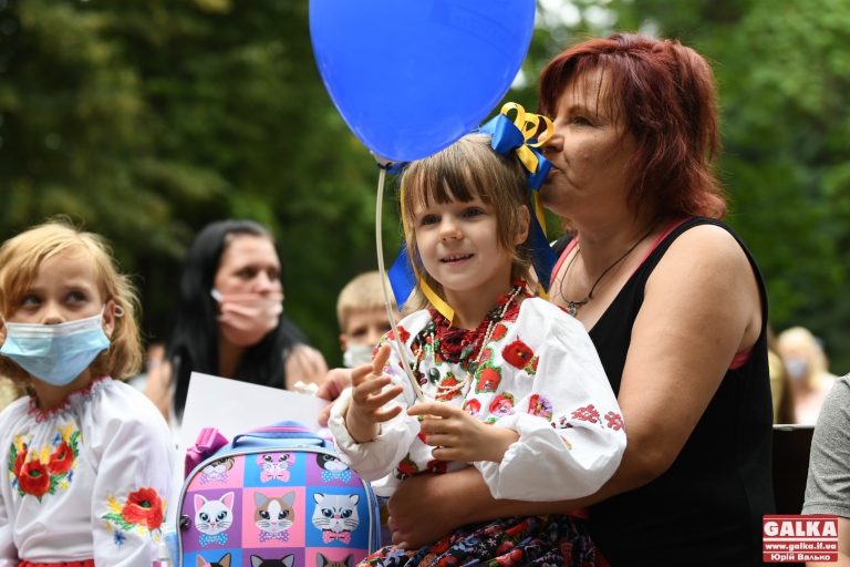 Свято першого портфелика організували просто неба для юних франківців (ФОТО)
