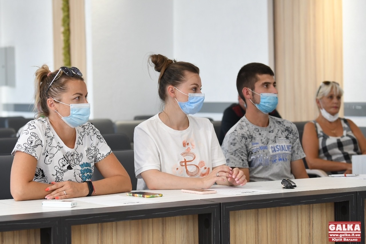 Члени Івано-Франківської міської територіальної виборчої комісії вперше зібралися та склали присягу (ФОТО)