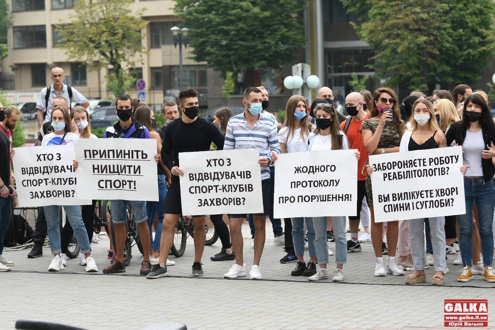 Розминка під ОДА: франківці виступають проти закриття спортзалів та фітнес-центрів (ФОТО, ВІДЕО)